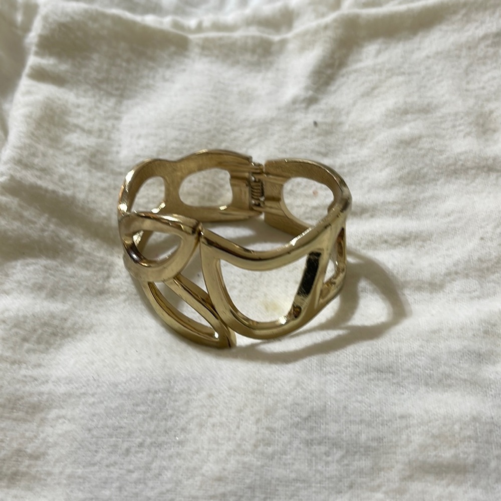 Express bracelet cuff